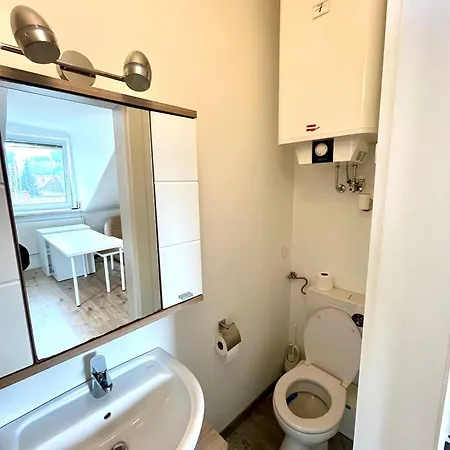 Billige Bescheidene Kleinwohnung In *